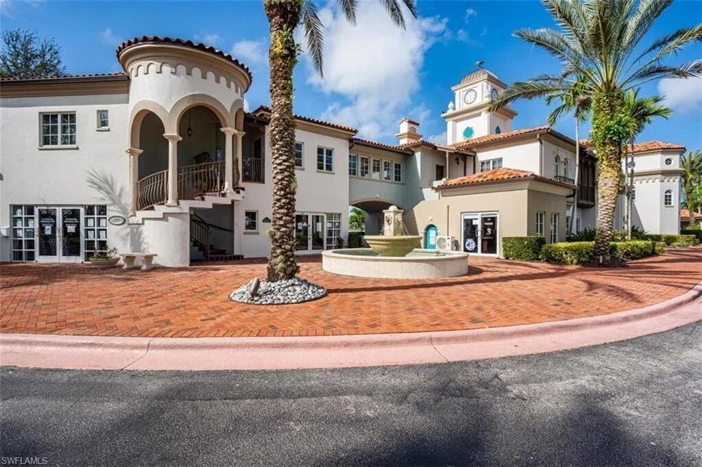 Family-friendly Naples community